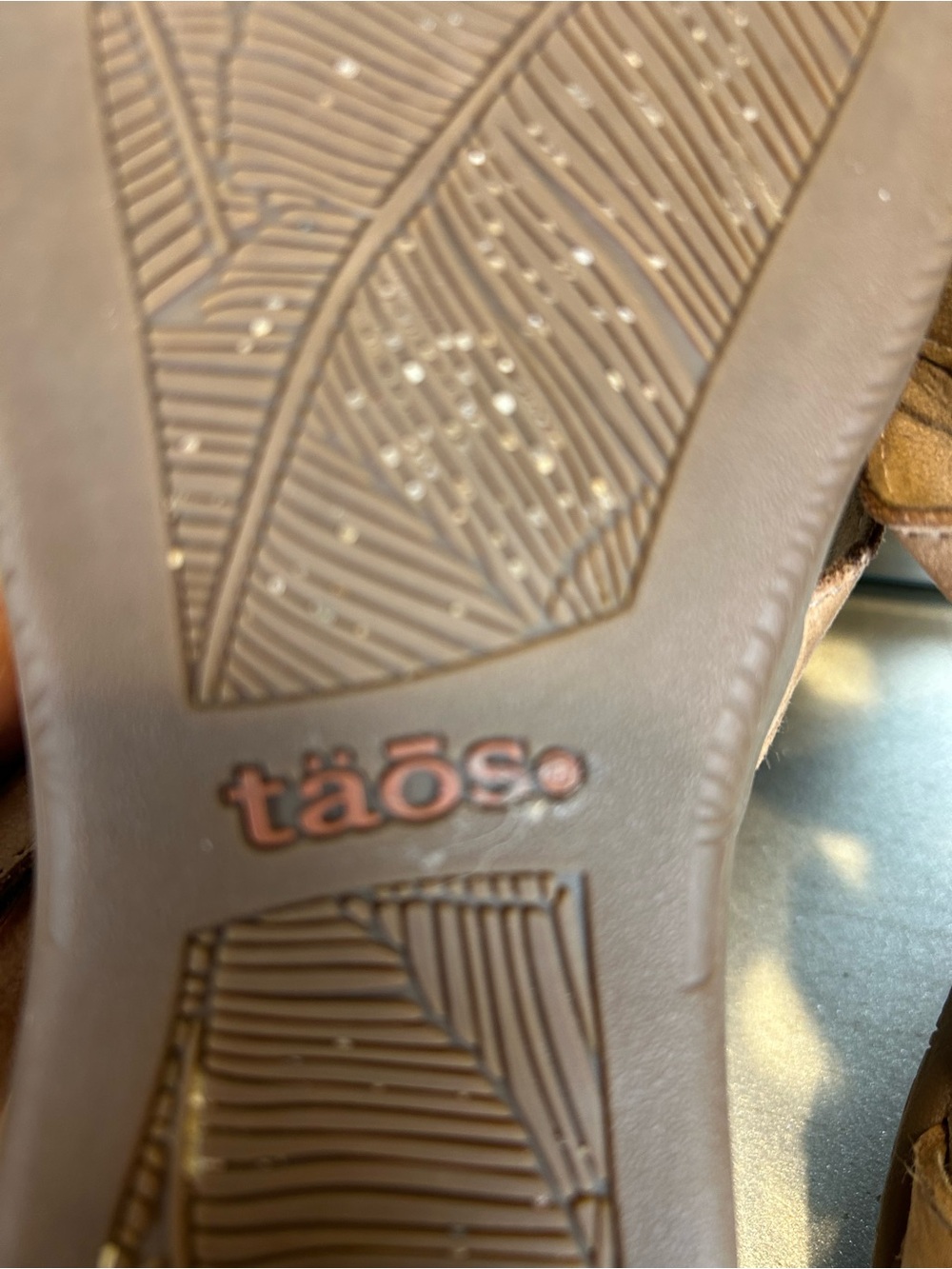 Taos Earth Women's Tan Leather Adjustable Strap Sandals - Picture 6 of 7